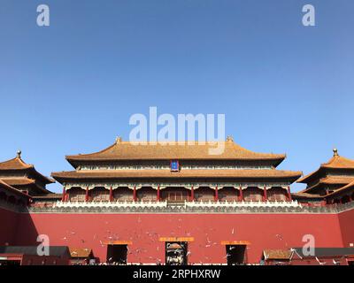 191119 -- PECHINO, 19 novembre 2019 -- Mobile Photo shows the Palace Museum in Beijing, capitale della Cina, 10 novembre 2019. BeijingCandidCHINA-PECHINO-AUTUNNO CN DingxHongfa PUBLICATIONxNOTxINxCHN Foto Stock