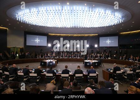 News Themen der Woche News Bilder des Tages 191120 -- BRUXELLES, 20 novembre 2019 -- i delegati partecipano alla riunione del Consiglio Nord Atlantico a livello di ministri degli Esteri presso il quartier generale della NATO a Bruxelles, in Belgio, il 20 novembre 2019. I ministri degli Esteri dell'Organizzazione del Trattato del Nord Atlantico la NATO ha accettato di includere lo spazio come suo nuovo dominio operativo insieme ad aria, terra, mare e cibernetica, ha detto mercoledì il Segretario generale della NATO Jens Stoltenberg. BELGIO-BRUXELLES-NATO-FM-MEETING ZhengxHuansong PUBLICATIONxNOTxINxCHN Foto Stock