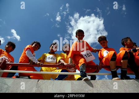 191121 -- PECHINO, 21 novembre 2019 -- i bambini partecipano alle attività sportive organizzate dal Fondo delle Nazioni Unite per l'infanzia UNICEF nella giornata mondiale dei bambini a Sanaa, Yemen, il 20 novembre 2019. Foto di Mohammed Mohammed/Xinhua XINHUA FOTO DEL GIORNO NiexYunpeng PUBLICATIONxNOTxINxCHN Foto Stock