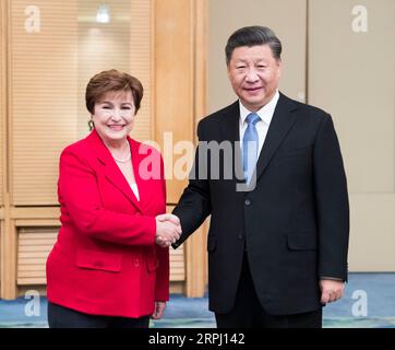 191122 -- PECHINO, 22 novembre 2019 -- il presidente cinese Xi Jinping incontra il direttore generale del Fondo monetario Internazionale Kristalina Georgieva nella grande sala del popolo di Pechino, capitale della Cina, 22 novembre 2019. CHINA-BEIJING-XI RIUNIONE DEL CAPO DEL JINPING-FMI CN HUANGXJINGWEN PUBLICATIONXNOTXINXCHN Foto Stock