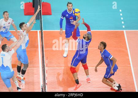 Earving Ngapeth, Barthelemy Chinenyeze (Francia); Toncek Stern, Jan Kozarmernik, Tine Urnaut (Slovenia). Campionato del mondo di pallavolo 2022. Foto Stock