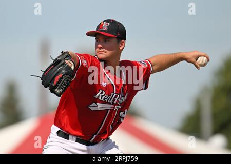 Il lanciatore FM RedHawks Trey Cumbie (29) offre un campo durante la partita dei FM Redhawks contro i Winnipeg Goldeyes nel baseball professionistico della American Association al Newman Outdoor Field di Fargo, ND, domenica 4 settembre 2023. Winnipeg ha vinto 7-2. Foto di Russell Hons/CSM. Foto Stock