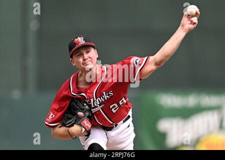 Il lanciatore FM RedHawks Trey Cumbie (29) offre un campo durante la partita dei FM Redhawks contro i Winnipeg Goldeyes nel baseball professionistico della American Association al Newman Outdoor Field di Fargo, ND, domenica 4 settembre 2023. Winnipeg ha vinto 7-2. Foto di Russell Hons/CSM. Foto Stock