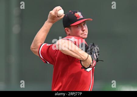 Il lanciatore FM RedHawks Trey Cumbie (29) offre un campo durante la partita dei FM Redhawks contro i Winnipeg Goldeyes nel baseball professionistico della American Association al Newman Outdoor Field di Fargo, ND, domenica 4 settembre 2023. Winnipeg ha vinto 7-2. Foto di Russell Hons/CSM. Foto Stock