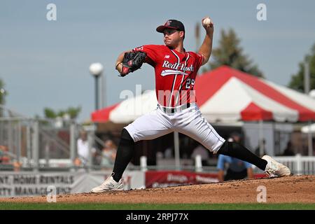 Il lanciatore FM RedHawks Trey Cumbie (29) offre un campo durante la partita dei FM Redhawks contro i Winnipeg Goldeyes nel baseball professionistico della American Association al Newman Outdoor Field di Fargo, ND, domenica 4 settembre 2023. Winnipeg ha vinto 7-2. Foto di Russell Hons/CSM. Foto Stock