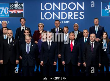 News Bilder des Tages 191204 -- LONDRA, 4 dicembre 2019 -- i leader della NATO North Atlantic Treaty Organisation posano per una foto di gruppo al vertice NATO a Londra, Gran Bretagna, il 4 dicembre 2019. VERTICE GRAN BRETAGNA-LONDRA-NATO-LEADER HanxYan PUBLICATIONxNOTxINxCHN Foto Stock