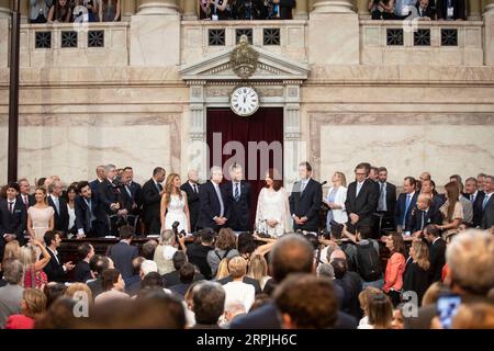 191211 -- BUENOS AIRES, 11 dicembre 2019 Xinhua -- il presidente argentino Alberto Fernandez e la vicepresidente Cristina Fernandez partecipano a una cerimonia a Buenos Aires, Argentina, 10 dicembre 2019. Alberto Fernandez della coalizione Everybody S Front ha prestato giuramento come presidente dell'Argentina martedì in una cerimonia al Congresso Nazionale. Xinhua/Martin Zabala ARGENTINA-BUENOS AIRES-NUOVO PRESIDENTE-ALBERTO FERNANDEZ PUBLICATIONxNOTxINxCHN Foto Stock