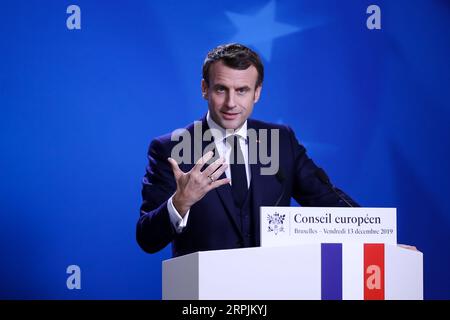 191213 -- BRUXELLES, 13 dicembre 2019 -- il presidente francese Emmanuel Macron partecipa a una conferenza stampa alla fine del vertice UE a Bruxelles, in Belgio, 13 dicembre 2019. BELGIO-BRUXELLES-UE-VERTICE-CHIUSURA ZhangxCheng PUBLICATIONxNOTxINxCHN Foto Stock