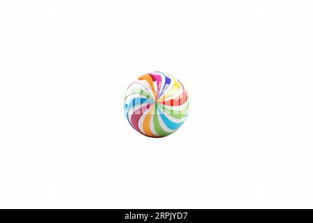 sfera di design multicolore con strisce quadrate e a spirale su sfondo bianco Foto Stock