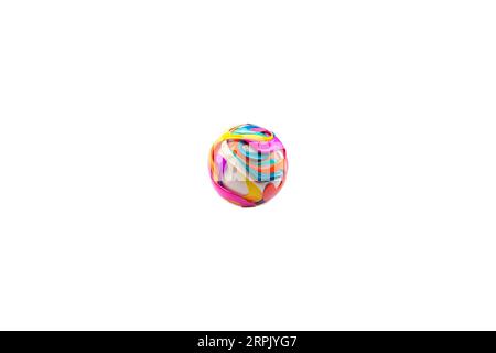 sfera di design multicolore con strisce quadrate e a spirale su sfondo bianco Foto Stock