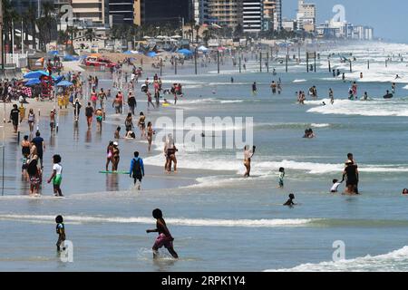 Daytona Beach, Stati Uniti. 4 settembre 2023. La gente ama la spiaggia e il surf il Labor Day a Daytona Beach. (Foto di Paul Hennessy/SOPA Images/Sipa USA) credito: SIPA USA/Alamy Live News Foto Stock