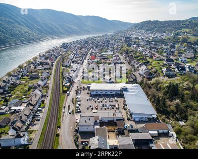 24.04.2021 Bad Breisig Germania Vista aerea del villaggio di Bad Breisig sul fiume Reno. Foto Stock