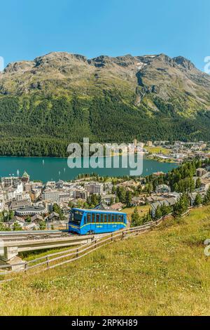 Funicolare di Chantarella che sale fino al monte Corviglia, St Moritz, Grigioni, Svizzera Foto Stock