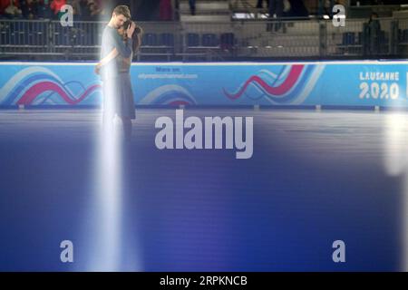 200115 -- PECHINO, 15 gennaio 2020 -- Sofya Tyutyunina R/Alexander Shustitskiy della Russia si esibiscono durante l'evento di danza libera del pattinaggio di figura al 3 ° Winter Youth Olympic Games a Losanna, Svizzera, 13 gennaio 2020. XINHUA FOTO DEL GIORNO WangxJianwei PUBLICATIONxNOTxINxCHN Foto Stock