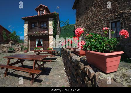 Medieval Village Barcena Mayor, Cantabria, Spagna Foto Stock