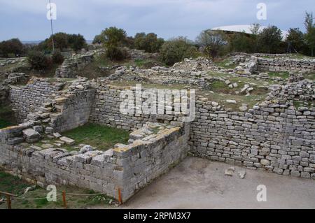 Tevfikiye, Türkiye, strutture in rovina nell'antica città di Troia. Foto Stock