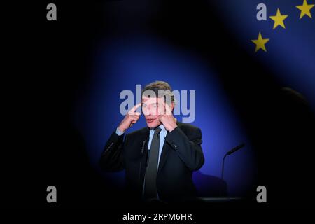 200131 -- BRUXELLES, 31 gennaio 2020 -- il Presidente del Parlamento europeo David Sassoli interviene in una conferenza stampa sul futuro dell'Europa al Parlamentarium di Bruxelles, Belgio, 31 gennaio 2020. L'accordo di recesso del Regno Unito entrerà in vigore all'uscita del Regno Unito dall'UE venerdì sera, ponendo fine ai 47 anni di adesione del paese. PORTRAITSBELGIUM-BRUSSELS-EU-LEADERS-BREXIT ZhangxCheng PUBLICATIONxNOTxINxCHN Foto Stock