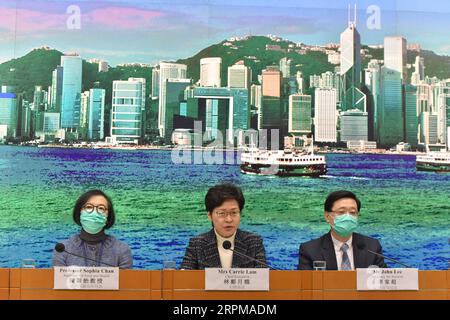 200205 -- HONG KONG, 5 febbraio 2020 Xinhua -- Amministratore delegato della regione amministrativa speciale di Hong Kong HKSAR Carrie Lam C partecipa a una conferenza stampa a Hong Kong, nel sud della Cina, 5 febbraio 2020. Hong Kong richiederà a tutti i viaggiatori in arrivo dalla Cina continentale di sottoporsi a quarantena obbligatoria per 14 giorni per frenare ulteriormente la diffusione del nuovo coronavirus, Lam ha annunciato mercoledì. Xinhua/lui Siu Wai CHINA-HONG KONG-NOVEL CORONAVIRUS-INBOUND TRAVELERS-MANDATORY QUARANTINE CN PUBLICATIONxNOTxINxCHN Foto Stock