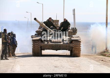 200210 -- PECHINO, 10 febbraio 2020 -- soldati siriani sono visti nella città di al-Eis, nella campagna meridionale della provincia di Aleppo, Siria, il 9 febbraio 2020. Str/Xinhua XINHUA FOTO DEL GIORNO Stringer PUBLICATIONxNOTxINxCHN Foto Stock
