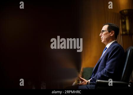 200212 -- WASHINGTON, 12 febbraio 2020 -- il Segretario del Tesoro degli Stati Uniti Steven Mnuchin testimonia davanti al Comitato finanziario del Senato durante un'audizione sul bilancio del Presidente per l'anno fiscale 2021 a Capitol Hill, a Washington D.C., negli Stati Uniti, il 12 febbraio 2020. Foto di /Xinhua U.S.-WASHINGTON D.C.-STEVEN MNUCHIN-ANNO FISCALE 2021-BUDGET-HEARING TingxShen PUBLICATIONxNOTxINxCHN Foto Stock