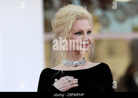 Italia, Lido di Venezia, 4 settembre 2023: Patty Pravo partecipa ad un Red carpet per il film "Priscilla" alla 80 Mostra Internazionale d'Arte cinematografica di Venezia il 4 settembre 2023 a Venezia. Foto © Ottavia da re/sintesi/Alamy Live News Foto Stock