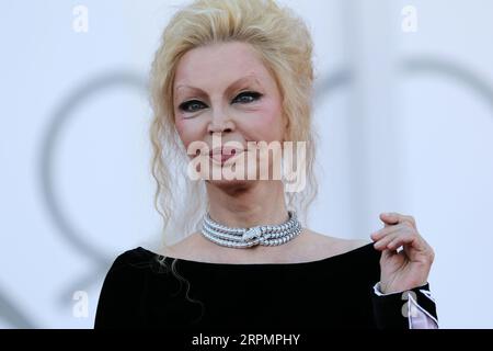 Italia, Lido di Venezia, 4 settembre 2023: Patty Pravo partecipa ad un Red carpet per il film "Priscilla" alla 80 Mostra Internazionale d'Arte cinematografica di Venezia il 4 settembre 2023 a Venezia. Foto © Ottavia da re/sintesi/Alamy Live News Foto Stock