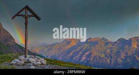 Attraversamento nei pressi di Rappensee, Allgaeu Alps, Allgaeu, Baviera, Germania Foto Stock