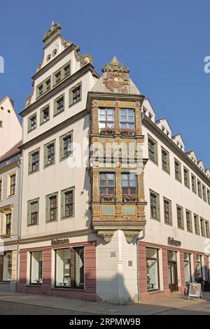 Edificio storico con finestra a bovindo in manierismo, rinascimentale e barocco, ornamenti, Burgstrasse, Freiberg, Sassonia, Germania Foto Stock