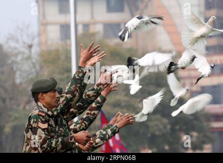 200219 -- KATHMANDU, 19 febbraio 2020 -- il personale dell'esercito nepalese rilascia piccioni come simbolo di pace durante la celebrazione della giornata nazionale della democrazia a Kathmandu, Nepal, il 19 febbraio 2020. Mercoledì è stata celebrata la 70a giornata nazionale della democrazia del Nepal con vari programmi per commemorare il giorno in cui la nazione ha raggiunto la libertà dal regime di Rana. Foto di /Xinhua NEPAL-KATHMANDU-NATIONAL DEMOCRACY DAY-CELEBRATION SunilxSharma PUBLICATIONxNOTxINxCHN Foto Stock