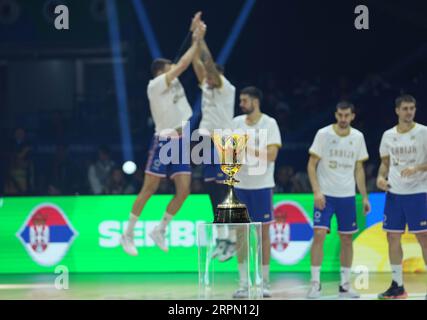 Manila, Filippine. 5 settembre 2023. I giocatori serbi reagiscono prima dei quarti di finale tra Lituania e Serbia alla Coppa del mondo FIBA 2023 a Manila, nelle Filippine, 5 settembre 2023. Crediti: Meng Yongmin/Xinhua/Alamy Live News Foto Stock