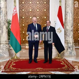 200219 -- CAIRO, 19 febbraio 2020 -- il presidente egiziano Abdel-Fattah al-Sisi R incontra con il presidente bielorusso Alexander Lukashenko al Cairo, Egitto, il 19 febbraio 2020. /Handout via Xinhua EGITTO-CAIRO-PRESIDENTE BIELORUSSO-VISITA MENA PUBLICATIONxNOTxINxCHN Foto Stock