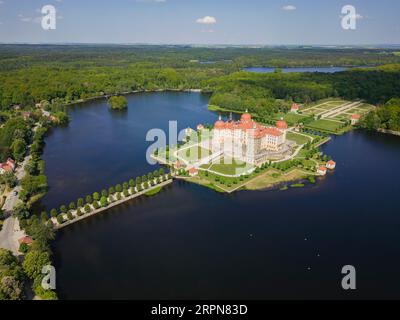 Palazzo barocco di Moritzburg in primavera Foto Stock