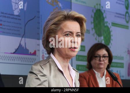 200302 -- BRUXELLES, 2 marzo 2020 -- la presidente della Commissione europea Ursula von der Leyen L interviene in una conferenza stampa sulla risposta dell'UE alla COVID-19 presso il Centro di coordinamento della risposta alle emergenze dell'UE a Bruxelles, in Belgio, 2 marzo 2020. Il rischio per le persone che vivono o viaggiano in Europa di essere infettate dalla COVID-19 è stato livellato dal Centro europeo per il controllo della prevenzione delle malattie ECDC, Ursula von der Leyen ha annunciato lunedì. BELGIO-BRUXELLES-UE-COVID-19-CONFERENZA STAMPA ZHENGXHUANSONG PUBLICATIONXNOTXINXCHN Foto Stock