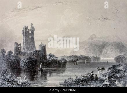 Ross Castle, Killarney Steel Engraving from the Scenery and Antichities of Ireland di Bartlett, W. H. (William Henry), 1809-1854, Illustrator.volume 2. Editore Londra : George Virtue 1842 William Henry Bartlett (Londra, 26 marzo 1809 – Londra, 13 settembre 1854) è stato un artista britannico, meglio conosciuto per i suoi numerosi disegni trasformati in incisioni in acciaio. Foto Stock