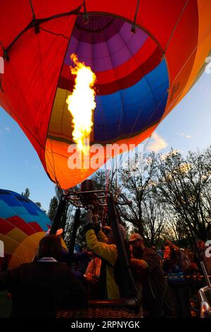 200307 -- CANBERRA, 7 marzo 2020 -- Una mongolfiera è vista durante il 2020 Canberra Balloon Spectacular a Canberra, Australia, 7 marzo 2020. Il Canberra Balloon Spectacular 2020 si svolge dal 7 al 15 marzo. Foto di /Xinhua AUSTRALIA-CANBERRA-BALLOON SPETTACOLARE ChuxChen PUBLICATIONxNOTxINxCHN Foto Stock