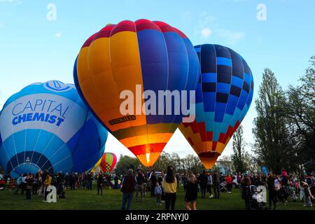 200307 -- CANBERRA, 7 marzo 2020 -- le mongolfiere sono viste durante il 2020 Canberra Balloon Spectacular a Canberra, Australia, 7 marzo 2020. Il Canberra Balloon Spectacular 2020 si svolge dal 7 al 15 marzo. Foto di /Xinhua AUSTRALIA-CANBERRA-BALLOON SPETTACOLARE ChuxChen PUBLICATIONxNOTxINxCHN Foto Stock