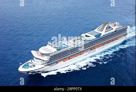 200308 -- PECHINO, 8 marzo 2020 -- foto del file scattata il 6 maggio 2011 e fornita da Shows the Grand Princess Cruise Ship. 21 persone sulla nave da crociera Grand Princess sono risultate positive al COVID-19, tra cui 19 membri dell'equipaggio e due passeggeri, ha dichiarato il vicepresidente degli Stati Uniti Mike Pence il 6 marzo 2020. /Handout via XINHUA XINHUA FOTO DEL GIORNO PrincessxCruises PUBLICATIONxNOTxINxCHN Foto Stock