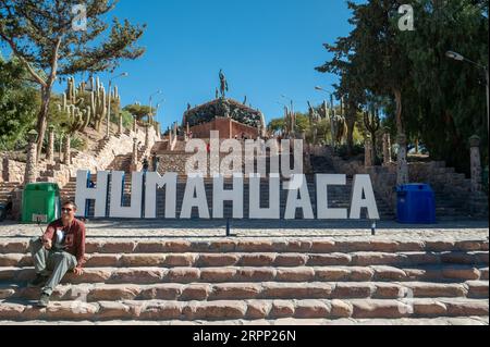 Humahuaca, Argentina : 8 giugno 2023 : Monumento agli Eroi dell'indipendenza nella città turistica di Humahuaca nella provincia di Jujuy in Argentina, a giugno Foto Stock