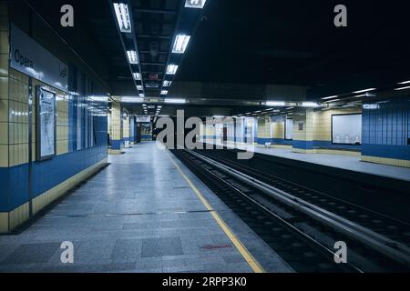 Stazione della metropolitana del Cairo vuota Foto Stock