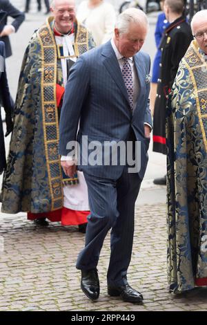 200310 -- LONDRA, 10 marzo 2020 -- il principe Carlo, principe di Galles, arriva all'Abbazia di Westminster per partecipare all'annuale Commonwealth Service presso l'Abbazia di Westminster il giorno del Commonwealth a Londra, il 9 marzo 2020. Foto di Ray Tang/Xinhua BRITAIN-LONDON-COMMONWEALTH SERVICE- WESTMINSTER ABBEY HanxYan PUBLICATIONxNOTxINxCHN Foto Stock