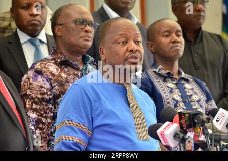 200313 -- NAIROBI, 13 marzo 2020 -- Mutahi Kagwe C, segretario di gabinetto per la salute, parla durante una conferenza stampa a Nairobi, capitale del Kenya, 13 marzo 2020. Il Ministero della salute del Kenya ha annunciato venerdì il primo caso di COVID-19 del paese, rendendo la 15esima nazione africana a segnalare un'infezione. Fred Mutune KENYA-NAIROBI-COVID-19-CONFERENZA STAMPA WangxTeng PUBLICATIONxNOTxINxCHN Foto Stock