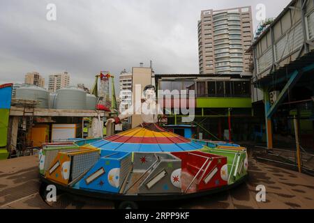 200314 -- BEIRUT, 14 marzo 2020 Xinhua -- la foto scattata il 13 marzo 2020 mostra un parco divertimenti chiuso a causa dell'epidemia di COVID-19 a Beirut, Libano. Venerdì il Ministero della Sanità del Libano ha annunciato che il numero di casi confermati di COVID-19 nel paese è aumentato a 77, ha riferito il canale televisivo locale LBCI. Foto di Bilal Jawich/Xinhua LEBANON-BEIRUT-COVID-19 PUBLICATIONxNOTxINxCHN Foto Stock