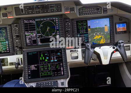 Svenskt Ambulansflyg (KSA), aeroporto di Örebro, Örebro, Svezia Kommunalförbundet Svenskt Ambulansflyg (KSA) è un'organizzazione nazionale formata, di proprietà reciproca e finanziata da tutte le 21 regioni della Svezia. L'operazione coordina ed effettua il trasporto in ambulanza con velivoli pronti in tre basi di emergenza, 24 ore al giorno, tutto l'anno. Foto Stock