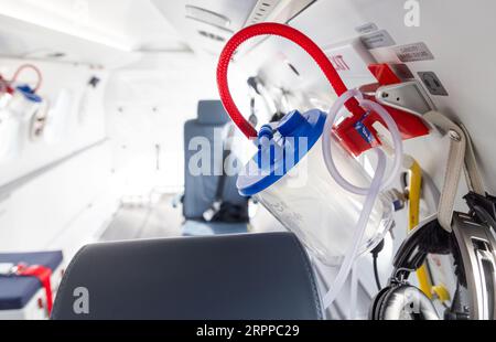 Svenskt Ambulansflyg (KSA), aeroporto di Örebro, Örebro, Svezia Kommunalförbundet Svenskt Ambulansflyg (KSA) è un'organizzazione nazionale formata, di proprietà reciproca e finanziata da tutte le 21 regioni della Svezia. L'operazione coordina ed effettua il trasporto in ambulanza con velivoli pronti in tre basi di emergenza, 24 ore al giorno, tutto l'anno. Foto Stock