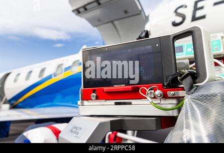 Svenskt Ambulansflyg (KSA), aeroporto di Örebro, Örebro, Svezia Kommunalförbundet Svenskt Ambulansflyg (KSA) è un'organizzazione nazionale formata, di proprietà reciproca e finanziata da tutte le 21 regioni della Svezia. L'operazione coordina ed effettua il trasporto in ambulanza con velivoli pronti in tre basi di emergenza, 24 ore al giorno, tutto l'anno. Foto Stock