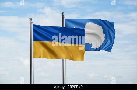 Bandiera Ucraina e bandiera antartica che sventolano insieme nel vento sul cielo blu Foto Stock