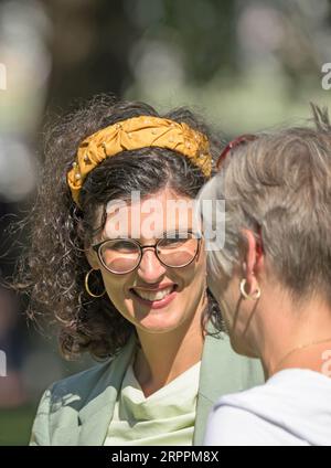 Layla Moran MP (LibDem - Oxford West e Abingdon) in Victoria Tower Gardens, Westminster, settembre 2023 Foto Stock