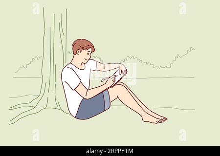 L'uomo disegna con un tablet elettronico seduto sulla riva del lago e si gode lo splendido paesaggio della natura mattutina. Un giovane creativo sta vivendo un'ondata di ispirazione nel parco con il fiume Illustrazione Vettoriale