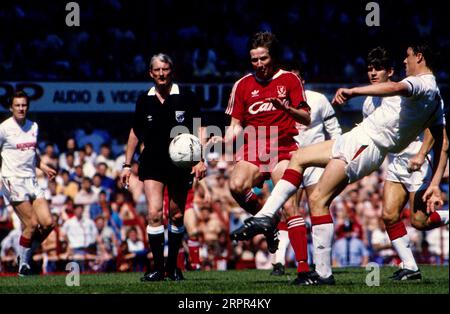 Il replay della semifinale di fa Cup 1989 tra Liverpool e Nottingham Forest a seguito del disastro di Hillsborough. Ronnie Whelan Foto Stock