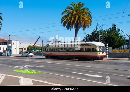 Auto storica sulla Embarcadero, San Francisco Foto Stock